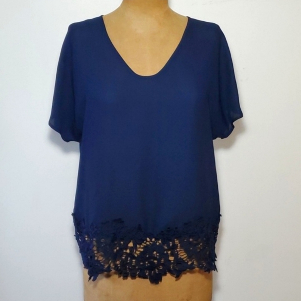 Zac & Rachel Size M Blouse Top Short Sleeve Navy Chiffon V-Neck Lace Oversized
